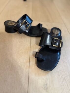VINCE CAMUTO Black Leather Sandals with heel & Gold Buckle